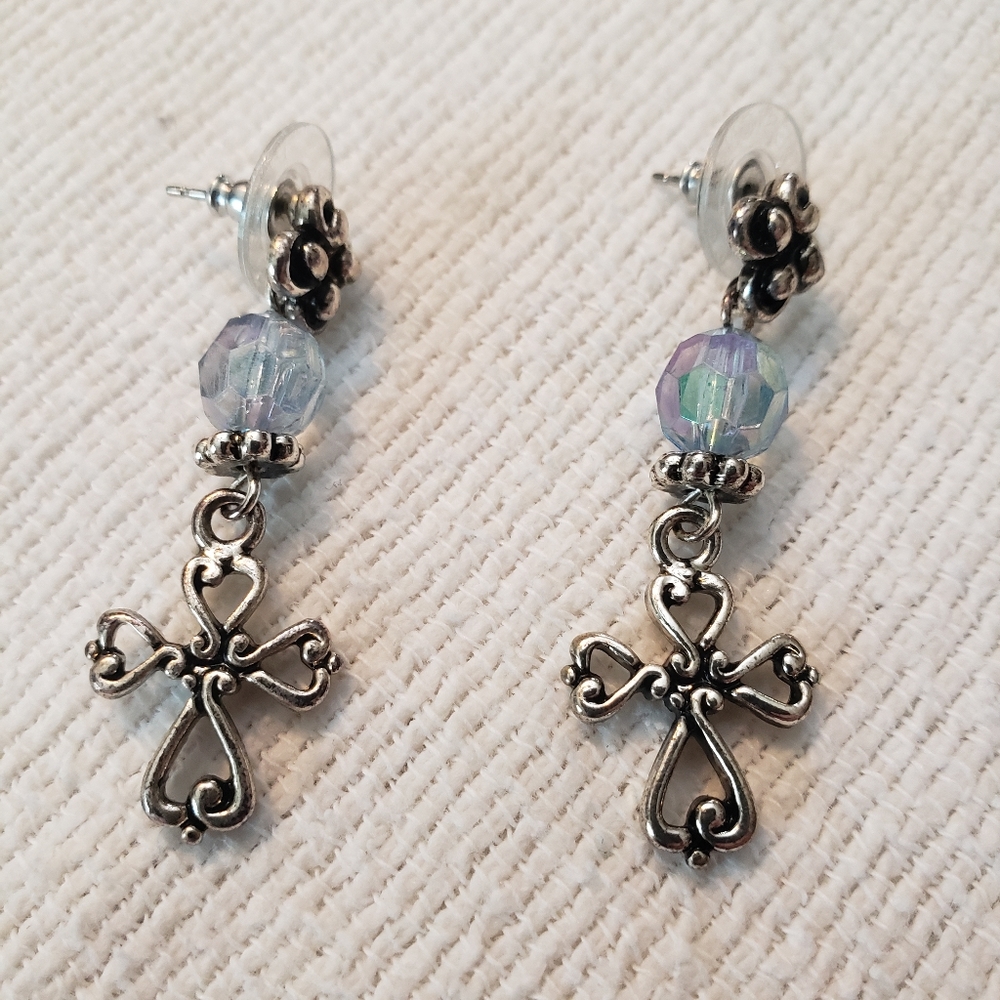 Like New Premier Designs Queen Mother earrings